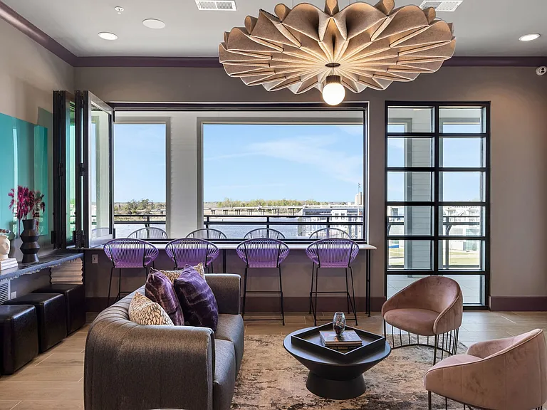 Metropolitan at the Riverwalk — Photo 19