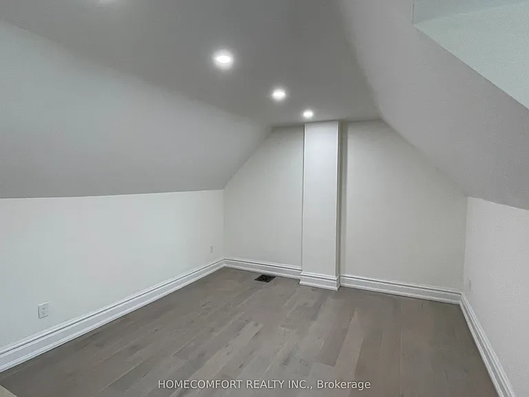 33 Strathmore Blvd #UPPER — Photo 30