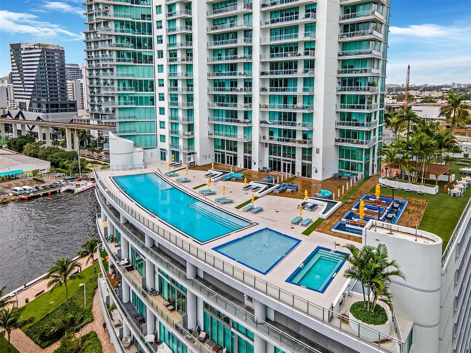 1 bed, 754 sqft, $2,900 — Photo 2