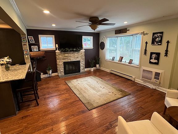 3rd image of 7 Prospect Dr S