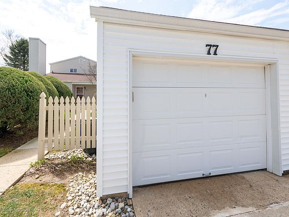 4th image of 77 Greenwood Dr