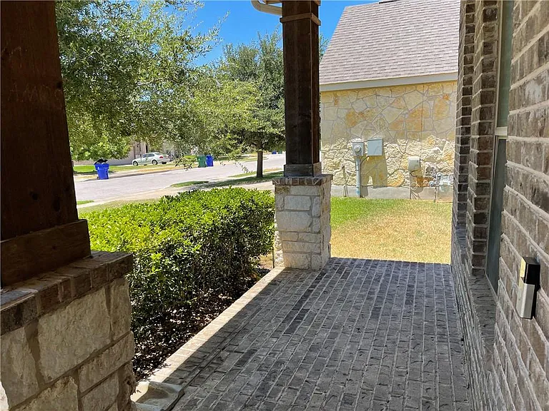 1807 Harvest Bend Ln — Photo 3