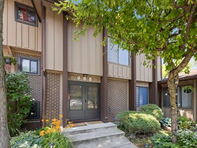 698 Circle Dr, Roselle, IL, 60172