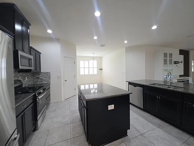 17545 Buckingham Garden Dr — Photo 12