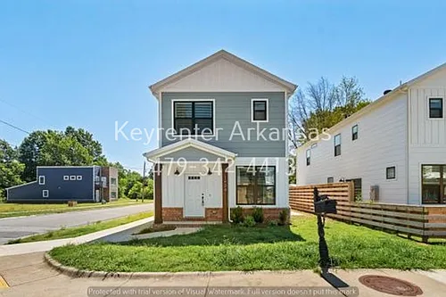 1434 N Oakland Ave Photo 1