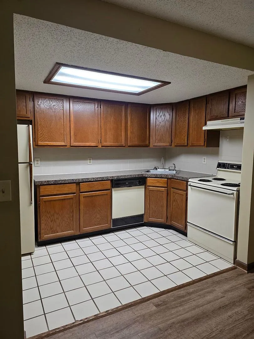 Building Photo - Oakridge Estates
