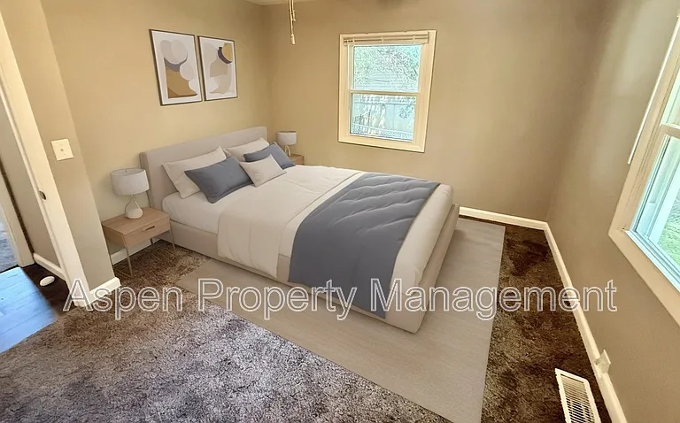 314 S Woodlawn Ave — Photo 7
