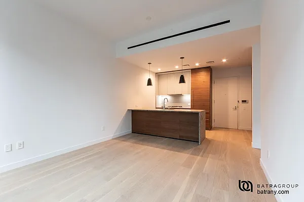 Rented by Batra Group Inc | media 14