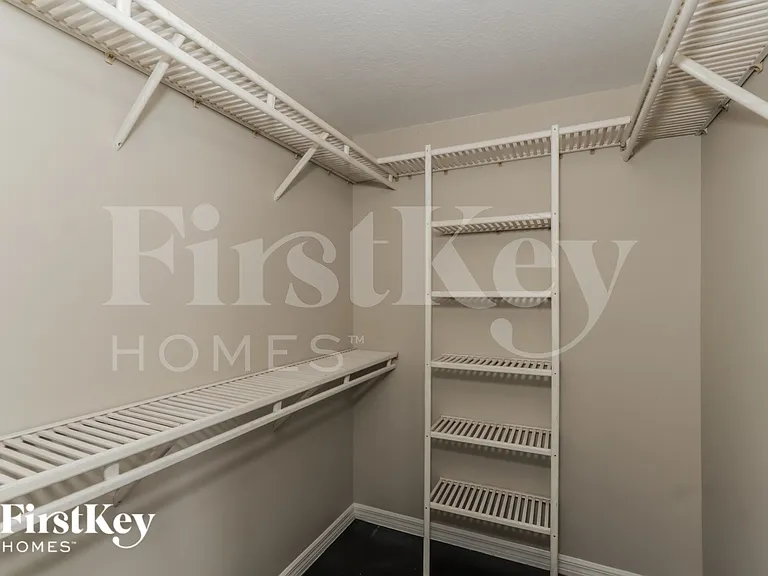 1411 Banbury Loop N — Photo 9