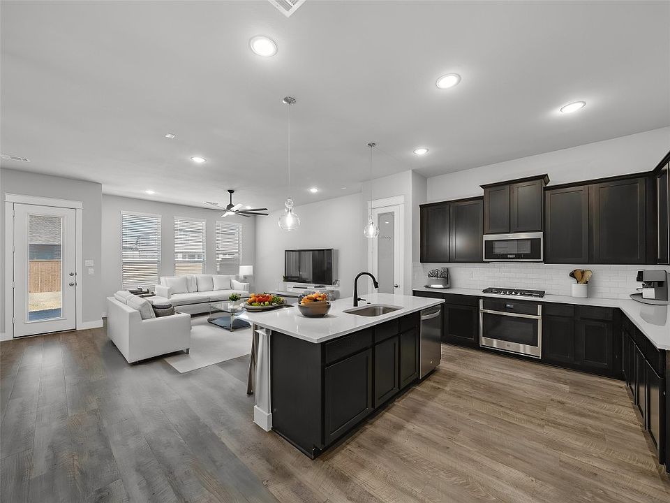 1st image of 1904 Daldoran Dr