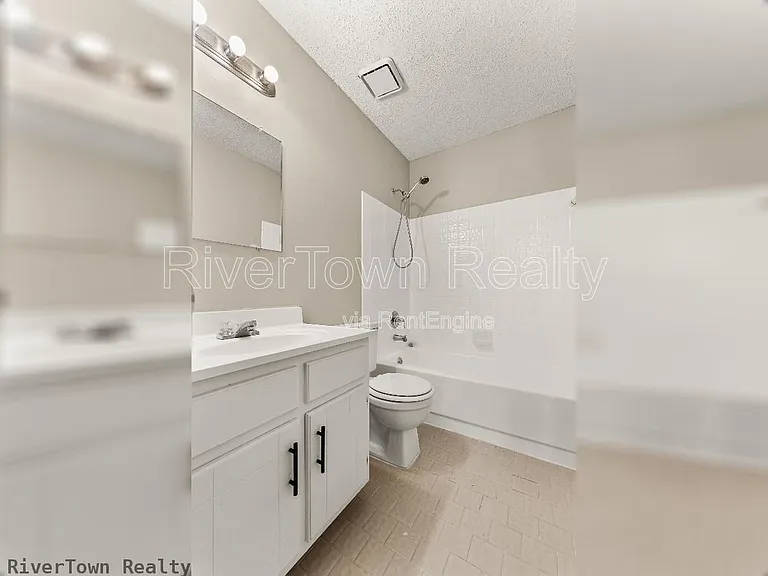 4585 Berrypick Ln S — Photo 7