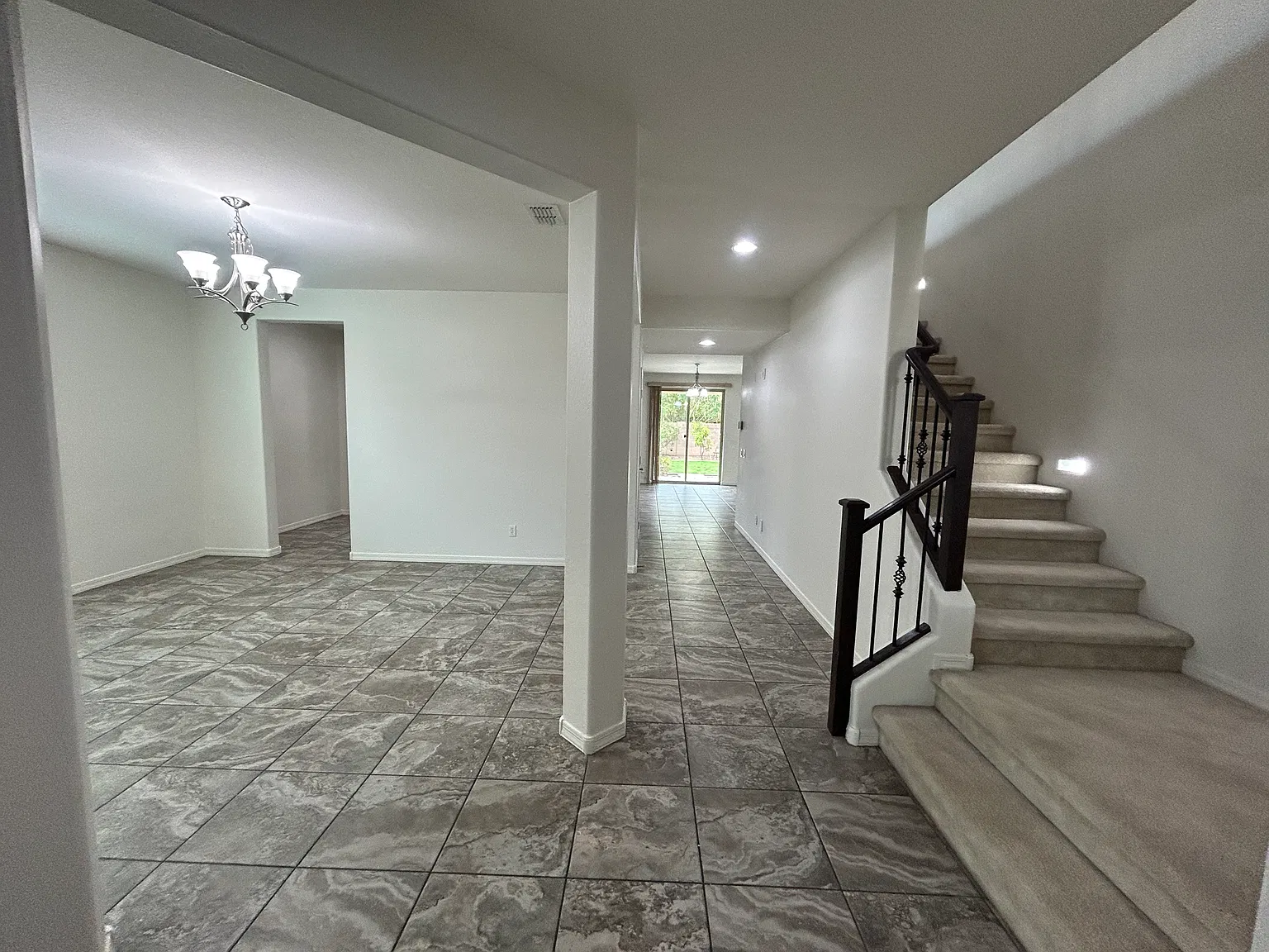 5 bed, 4.0 bath, 3684 sqft, $3,395 — Photo 4