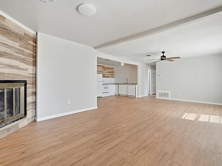 2034 Collins Ave — Photo 24
