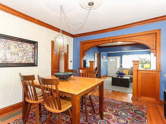 5th image of 25 E Des Moines St