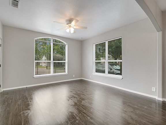 5th image of 209 W Hart Ave
