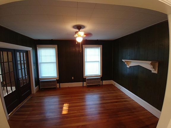 3rd image of 19 Franklin St Fl 1
