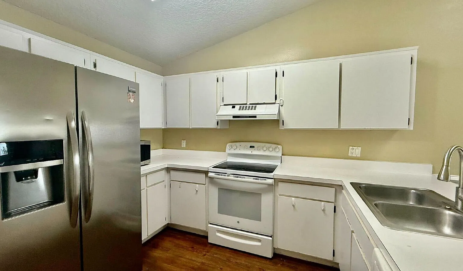 3 bed, 2.0 bath, 1125 sqft, $1,950 — Photo 4