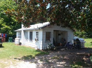 709 N Main St, Fairmont, NC 28340