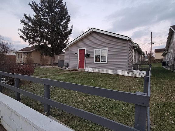 3rd image of 2860 Gladstone St #2860