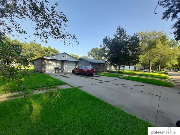 304 N School St, Wilber, NE 68465