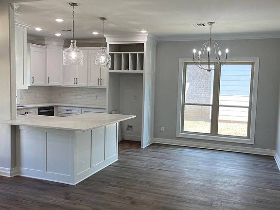 3rd image of 134 Autumn Place Dr