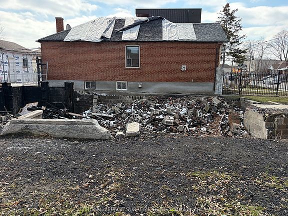 4th image of 1785 Keele St