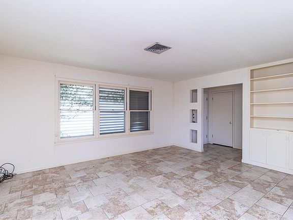 3rd image of 1045 Hamlin Dr