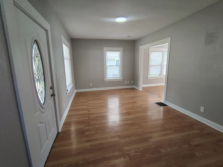 514 Sheridan St — Photo 2