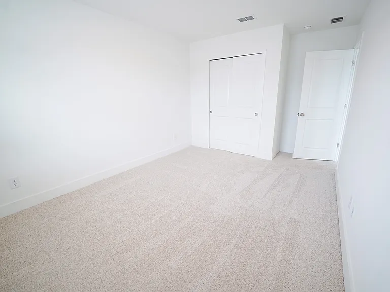 128 Kingswood Cir — Photo 33