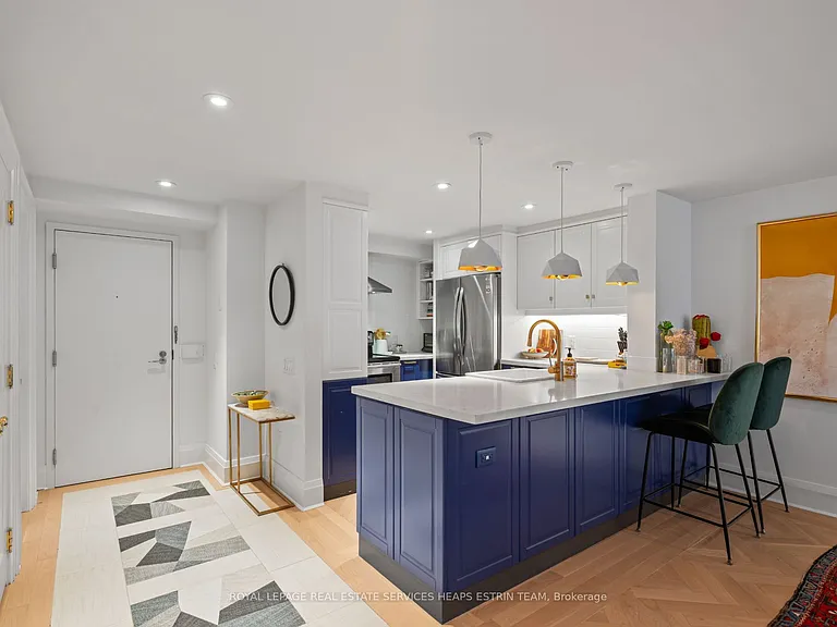 225 Davenport Rd #401 — Photo 15
