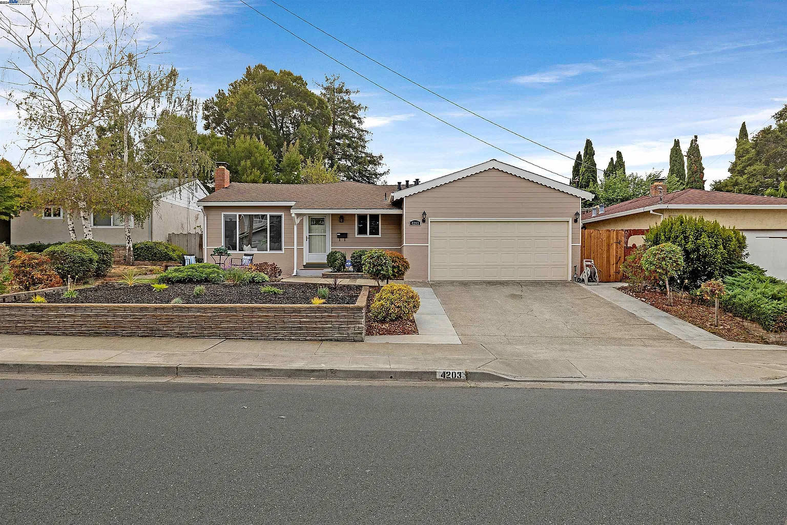 4203 Veronica Ave photo 1