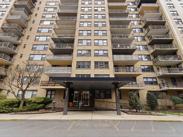 201 Saint Pauls Ave APT 2M, Jersey City, NJ 07306