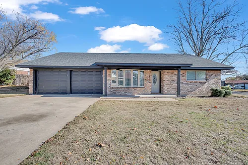 2204 Delwin Cir Photo 1