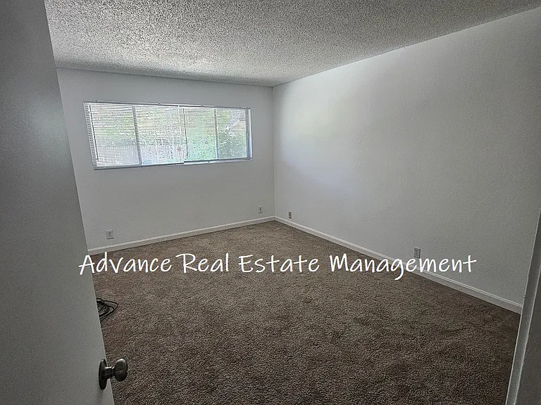 7320 S Land Park Dr — Photo 12