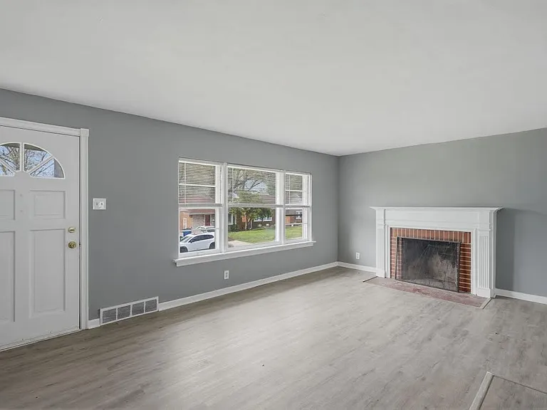4502 Stivers St — Photo 2