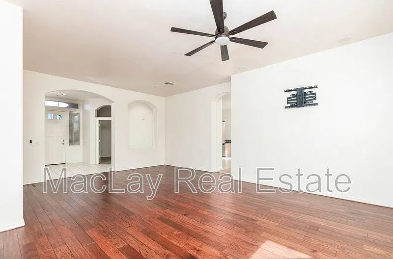 4 bed, 2.0 bath, 2280 sqft, $2,750 — Photo 3