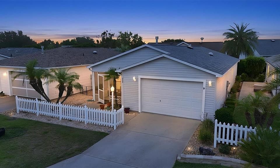 1st image of 389 Seven Oaks Ln