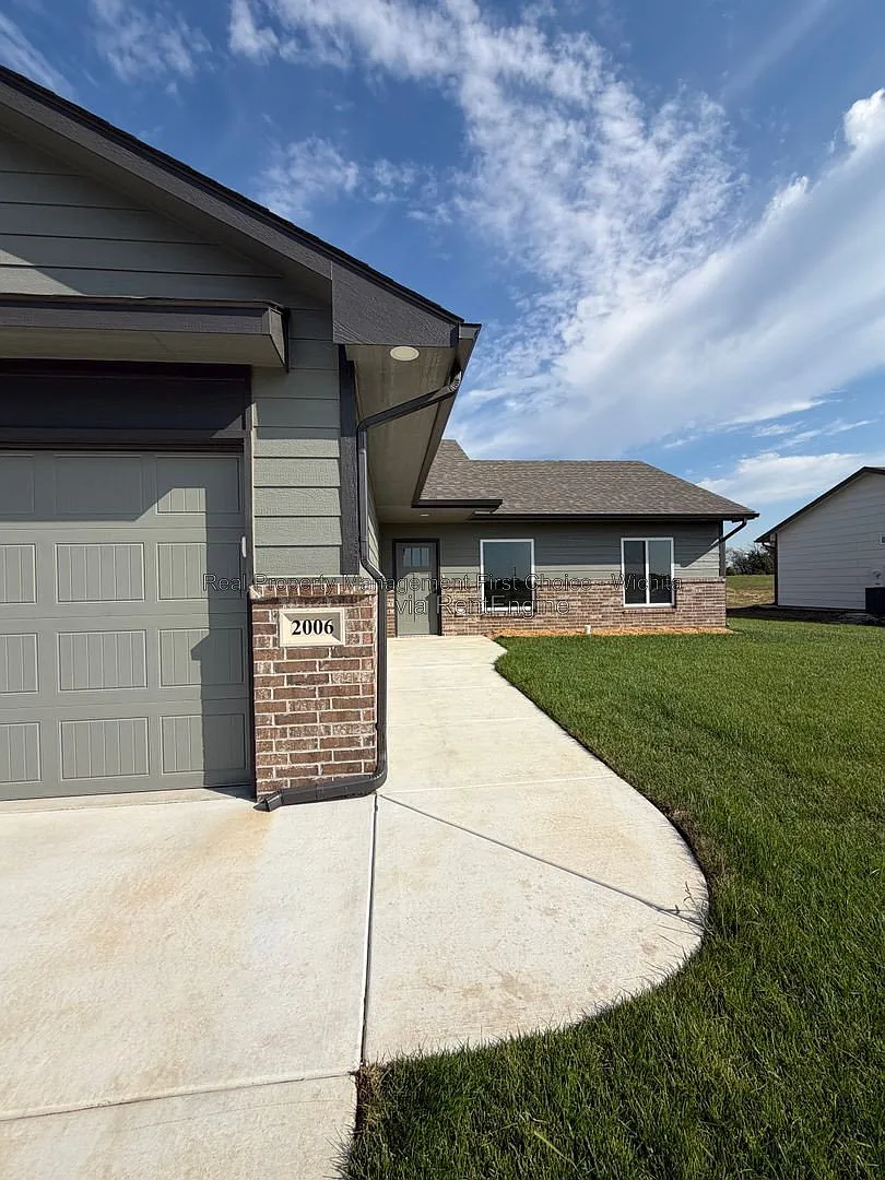 3 bed, 2.0 bath, 1278 sqft, $1,900 — Photo 2