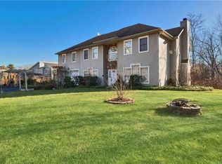 320 S Pascack Rd, Chestnut Ridge, NY 10977