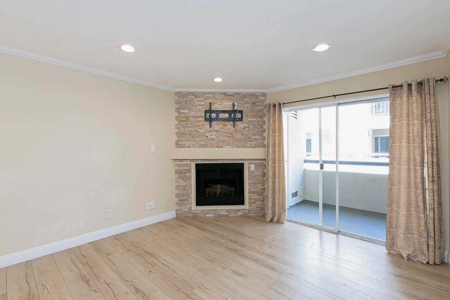 1 bed, 610 sqft, $2,295 — Photo 2