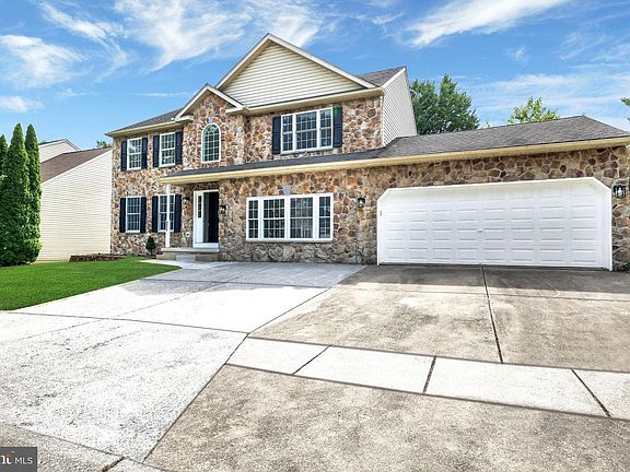 2nd image of 3711 Green Oak Ct