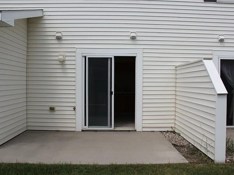 3902 Meadow Brook Ct — Photo 2