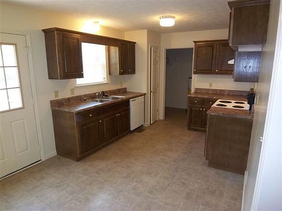 5th image of 301 Chamberlain Dr