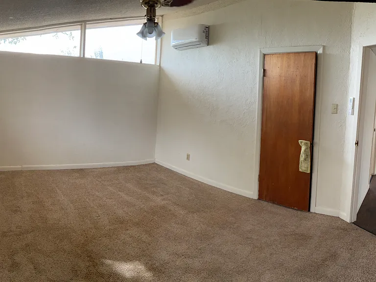 511 W Mountain View Rd #8 — Photo 7