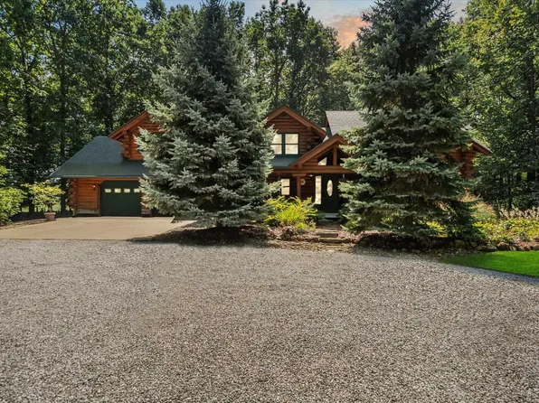 5703 Peet Rd, Chesaning, MI 48616