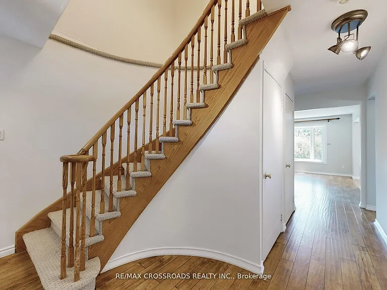 35 Forest Grove Dr — Photo 4