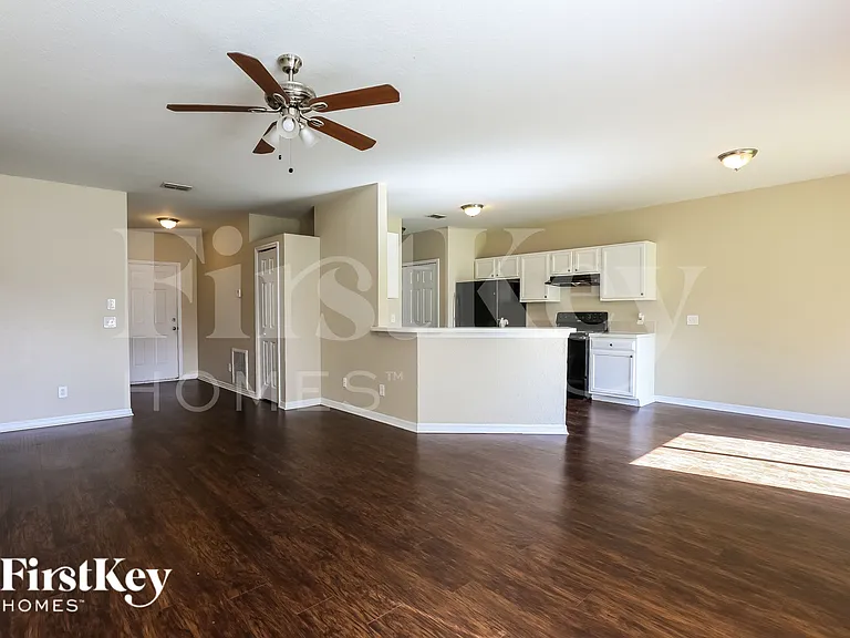 4220 S Cranberry Blvd — Photo 3