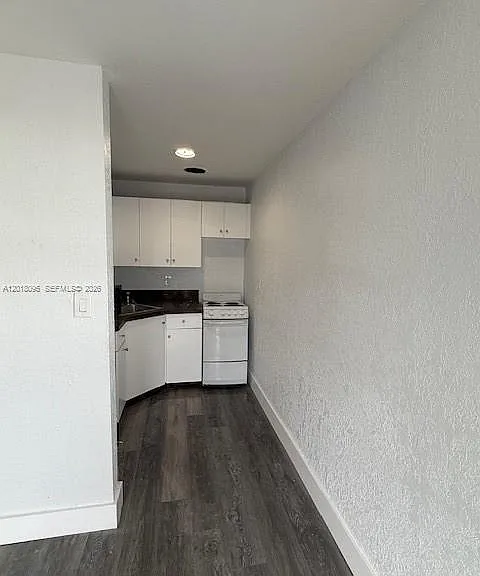2880 SW 1st St #4 — Photo 4