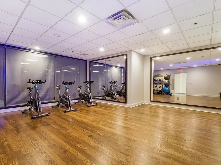 102 Christopher Columbus Dr #402 — Photo 33