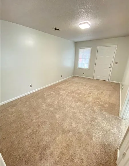 614 E Duffy St — Photo 2